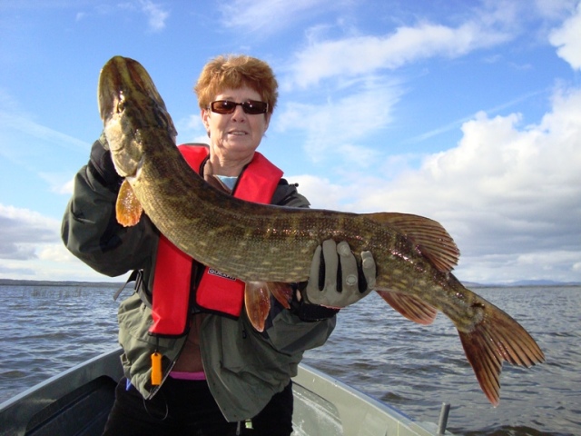 Grace z ponad metrowym drapieżnikiem Grace z ponad metrowym drapieżnikiem