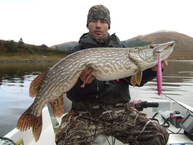 Jacek z dużym szczupakiem Jacek z dużym szczupakiem