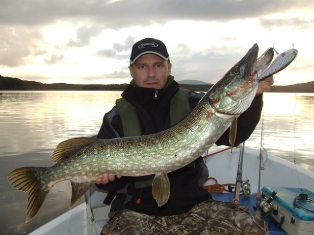 Tomek z pięknym szczupakiem Tomek z pięknym szczupakiem