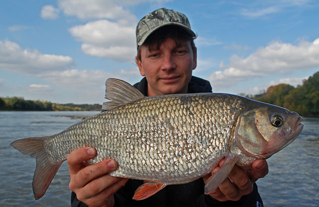 Mateusz z wielkim jaziem z Wisły