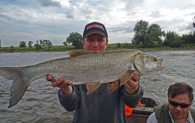 Sebastian z największą rybą wyprawy - Impreza integracyjna - Wisła - www.przewodnicywedkarscy.pl