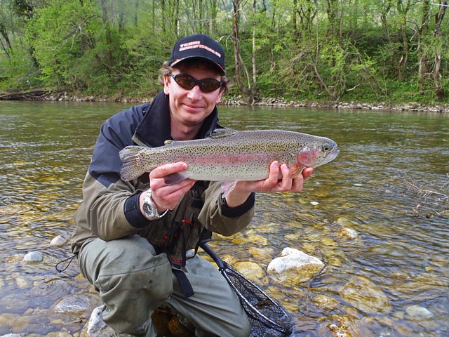 Duży tęczak z Idrijcy - Słowenia - Łowienie na muchę - www.przewodnicywedkarscy.pl - Wyprawy wędkarskie
