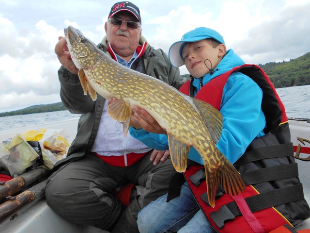 Wyprawy na szczupaki z przewodnikiem - www.przewodnicywedkarscy.pl - Jezioro Żarnowiec