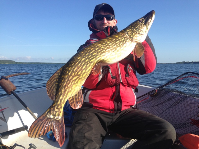 Wyprawy wędkarskie na Jezioro Żarnowiec - www.przewodnicywedkarscy.pl - Wyprawy na ryby