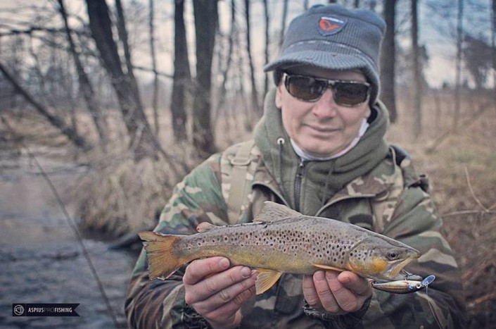 Wyprawy na pstrągi - Wyprawy na ryby - www.przewodnicywedkarscy.pl wyprawy na pstrągi - wyprawy na ryby - www.przewodnicywedkarscy.pl